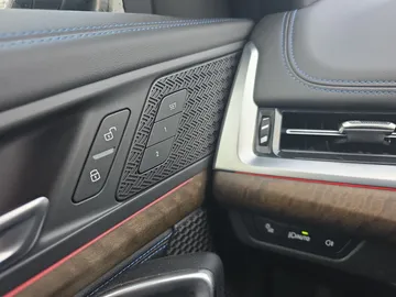 Car image 29