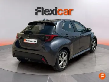Car image 4