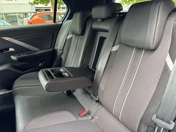 Car image 28