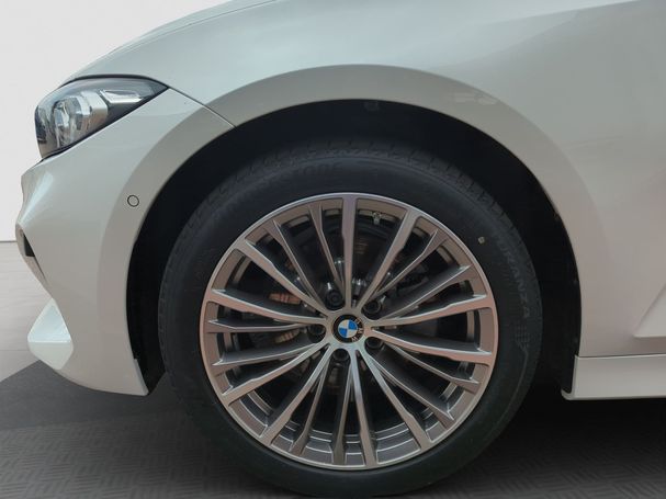 BMW 320d Touring xDrive 140 kW image number 17