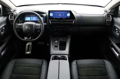 Car image 11