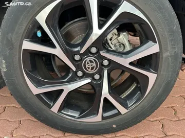 Car image 25