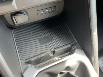 Car image 28