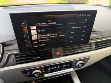 Car image 26