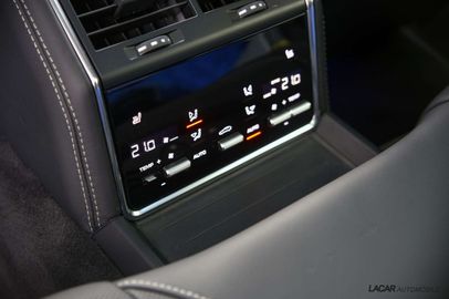 Car image 38