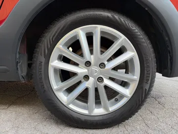 Car image 20