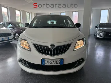 Car image 3