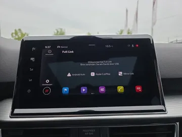 Car image 32