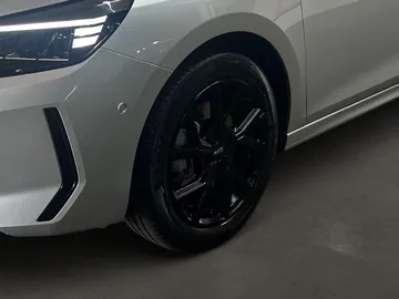 Car image 27