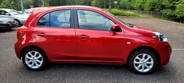 Car image 4