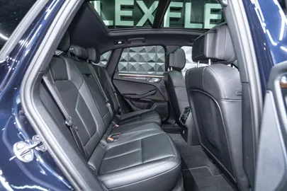Car image 30