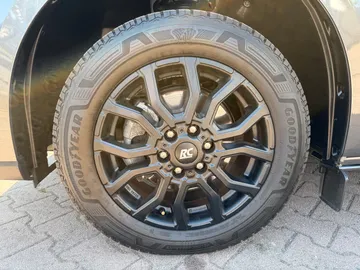 Car image 28