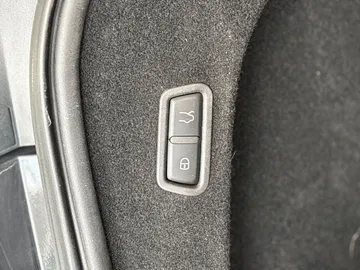 Car image 36