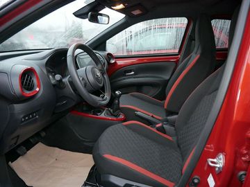 Car image 11