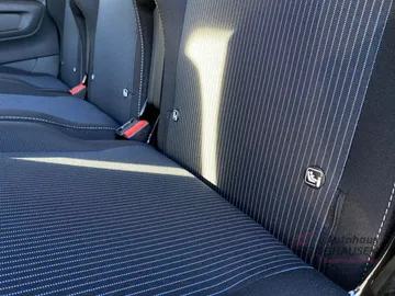Car image 40