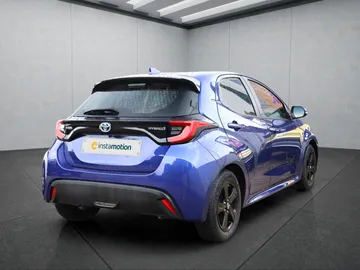 Car image 3