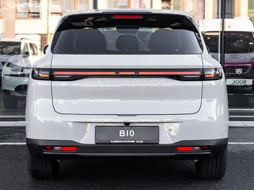 Car image 4