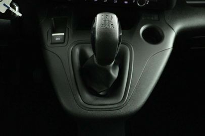 Car image 32