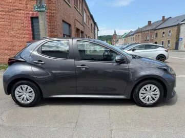 Car image 3