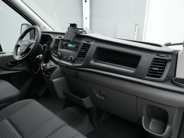 Car image 32