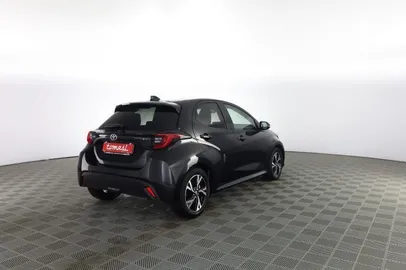 Car image 5