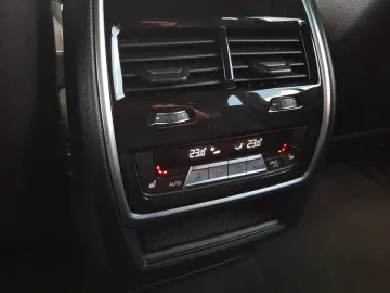 Car image 40