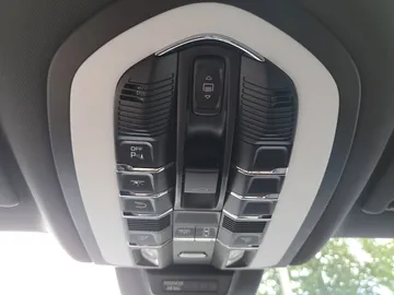 Car image 28