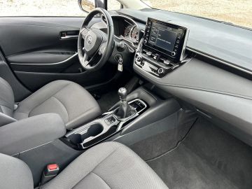 Car image 16