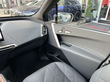 Car image 37