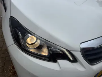 Car image 40