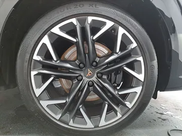 Car image 28