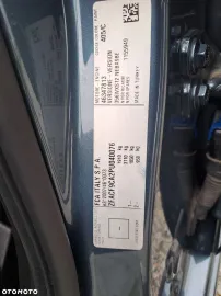 Car image 32