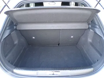 Car image 29