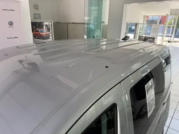 Car image 34
