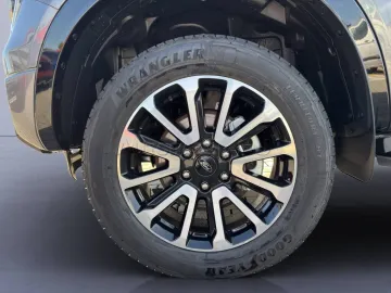 Car image 32