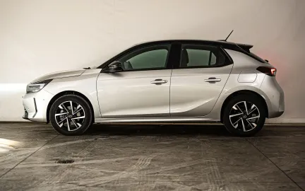 Car image 4