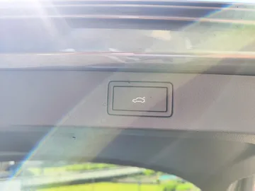 Car image 47