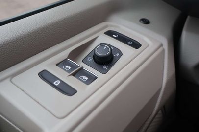 Car image 33