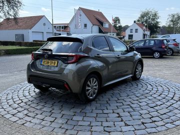 Car image 4