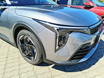 Car image 11