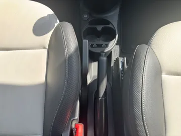 Car image 27
