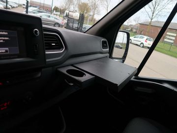 Car image 33