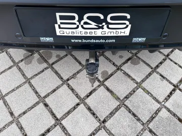 Car image 32