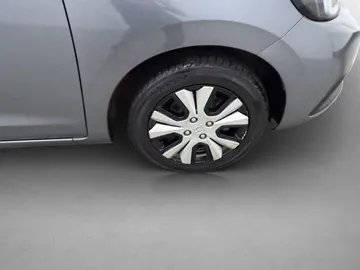 Car image 32