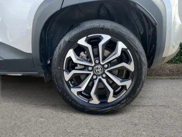 Car image 26