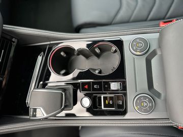 Car image 36