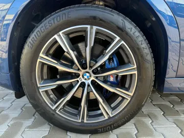 Car image 37