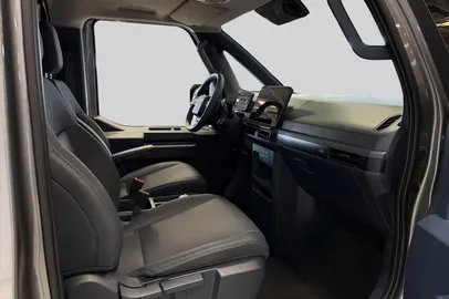 Car image 16
