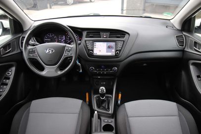 Car image 14