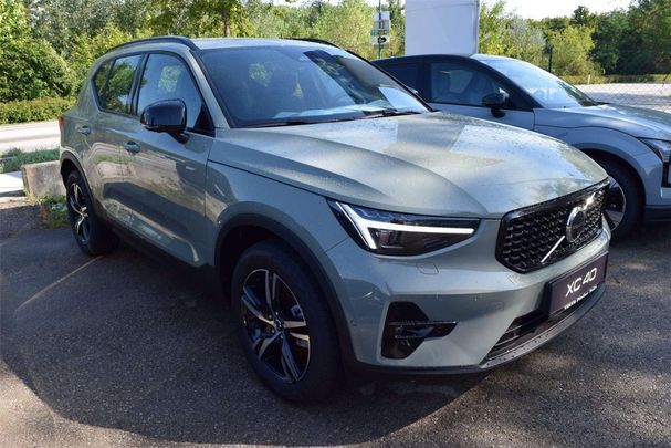 Volvo XC40 B3 Plus Dark 120 kW image number 2